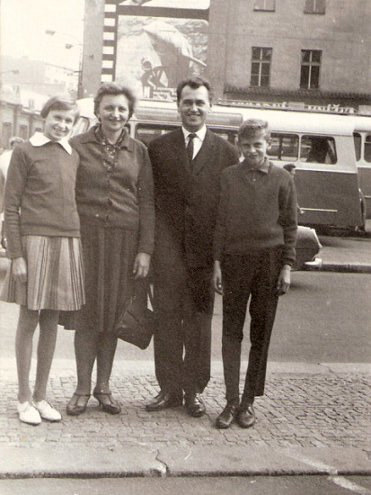 1966 Stefan, Maria, Marta, Dusan Zatkovi v Prahe