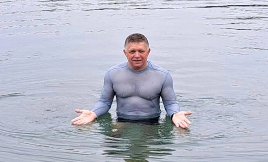 komedia uz vrcholi