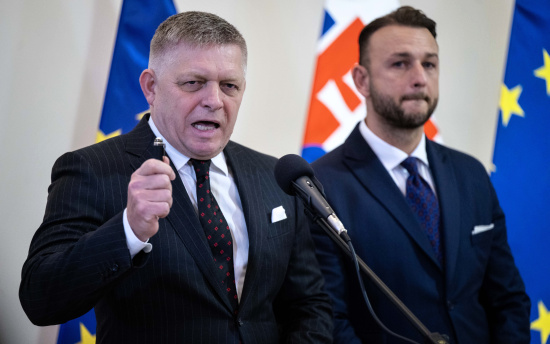 pravy Fico, Suta ako kulisaj