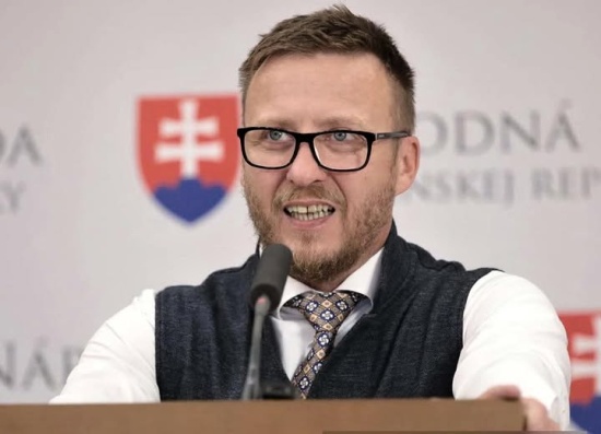 zamrznuty usmev po trestnom oznameni