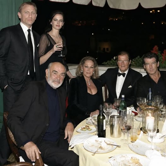 Daniel Craig, Eva Green, Sean Connery, Judi Dench, Roger Moore, Pierre Brosnan
