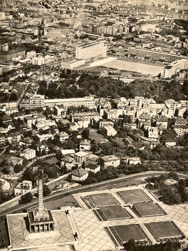 pohlad zo Slavina na mesto 1966